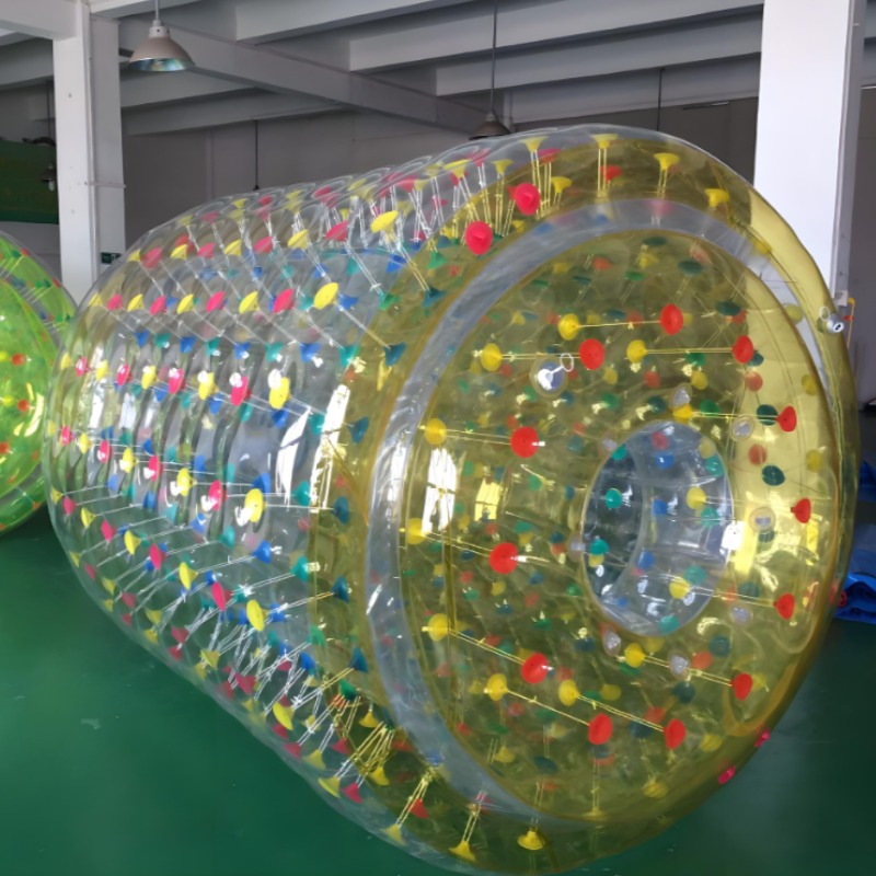 ลูกบอลน้ำเป่าลม TPU หลากสีสันที่ใช้ฟิล์ม TPU ทนไฮโดรไลซิสสูง ให้วัสดุที่นุ่ม ทนทาน และกันน้ำ เหมาะสำหรับกีฬาทางน้ำเพื่อการพักผ่อนหย่อนใจและความบันเทิง